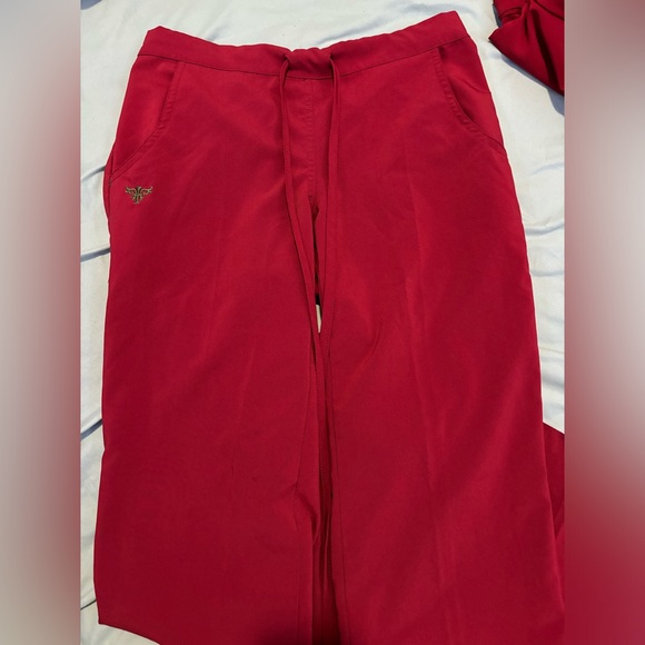 Red scrub set - Picture 5 of 10